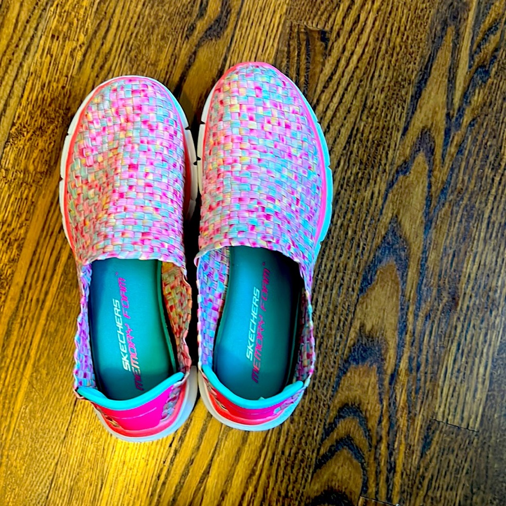 Sketchers memory foam slip on sneakers